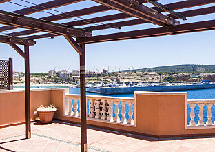 Ref. 1202044 | Apartment in the first sea line with sea access