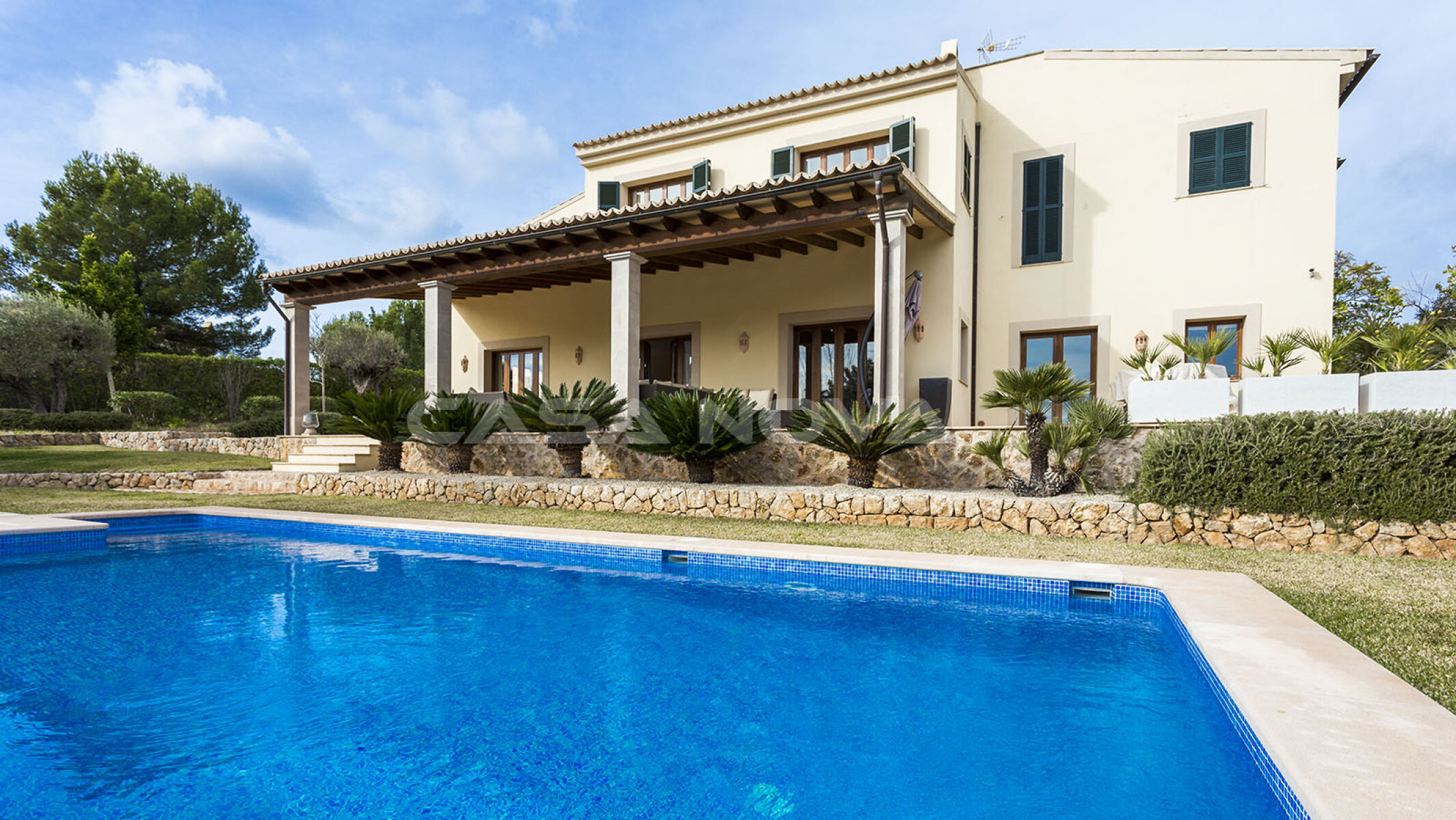 Mediterranean villa in popular and quiet location