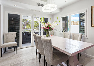 Ref. 2402521 | Modern dining area with terrace access 