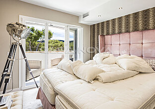 Ref. 2402521 | Charming double bedroom with terrace