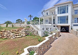 Ref. 241307 | Driveway of the Mallorca Villa with garage area