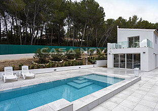 Ref. 2402672 | Helle Villa mit modernen Akzenten und Privatsphäre
