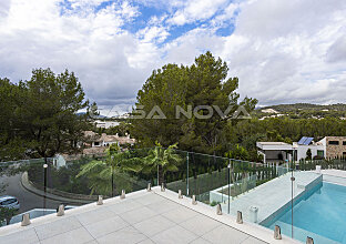 Ref. 2402672 | Great panoramic view over the mountains into the surrounding area