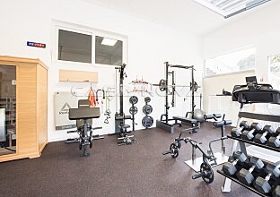 Ref. 2302679 | Private fitness area with sports equipment