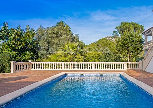 Ref. 2302679 | Spacious pool area for refreshment