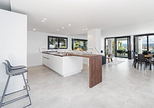 Ref. 2402254 | Spacious fitted kitchen with modern equipment