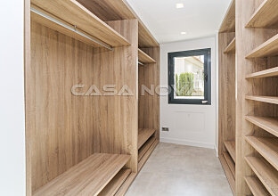 Ref. 2402254 | Dressing room with custom built in wardrobes