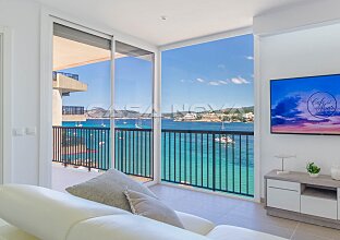 Ref. 1202769 | Helles Wohnzimmer mit grossen Fensterfronten