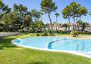Ref. 1102773 | Mediterranean garden area with pool