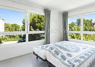 Ref. 1102773 | Large bedroom with window fronts