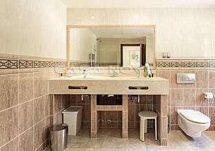 Ref. 2502790 | Baño mediterráneo con doble lavabo