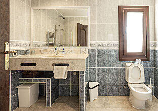 Ref. 2502790 | Third bathroom with Mediterranean accents