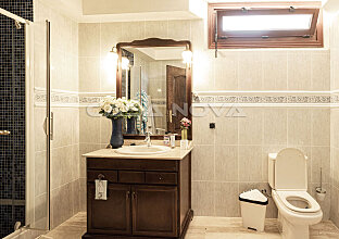 Ref. 2502790 | Baño espacioso en el nivel inferior de la vivienda