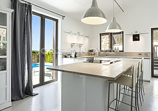 Ref. 2402800 | Cocina abierta con electrodomésticos e isla de cocción 