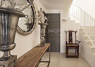 Ref. 2402800 | La zona de entrada de la villa con equipamiento de lujo 