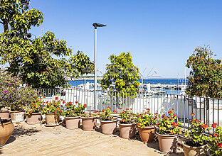 Ref. 2802807 | Terraza mediterránea con vista al puerto deportivo