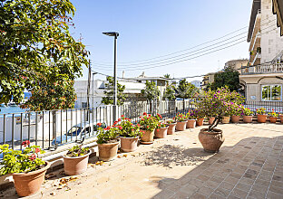 Ref. 2802807 | Large terrace with Mediterranean elements