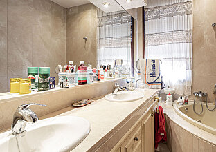 Ref. 2802807 | Schickes Badezimmer mit Badewanne