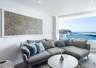 Ref. 1202828 | Modern furnished living area with terrace access