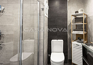 Ref. 1202828 | Chic bathroom with glass shower
