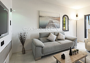 Ref. 2202830 | Stylishly furnished living area with plenty of light