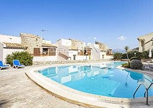 Ref. 2202830 | Amplia piscina comunitaria con terraza para tomar el sol