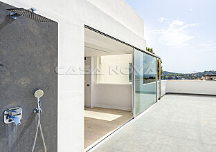 Ref. 1302838 | Gran área exterior con ducha y elementos de vidrio