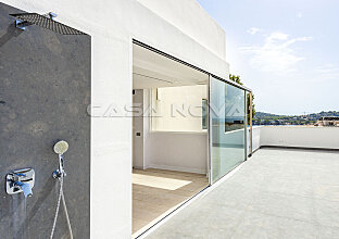 Ref. 1302838 | Toller Außenbereich mit Dusche und Glaselementen