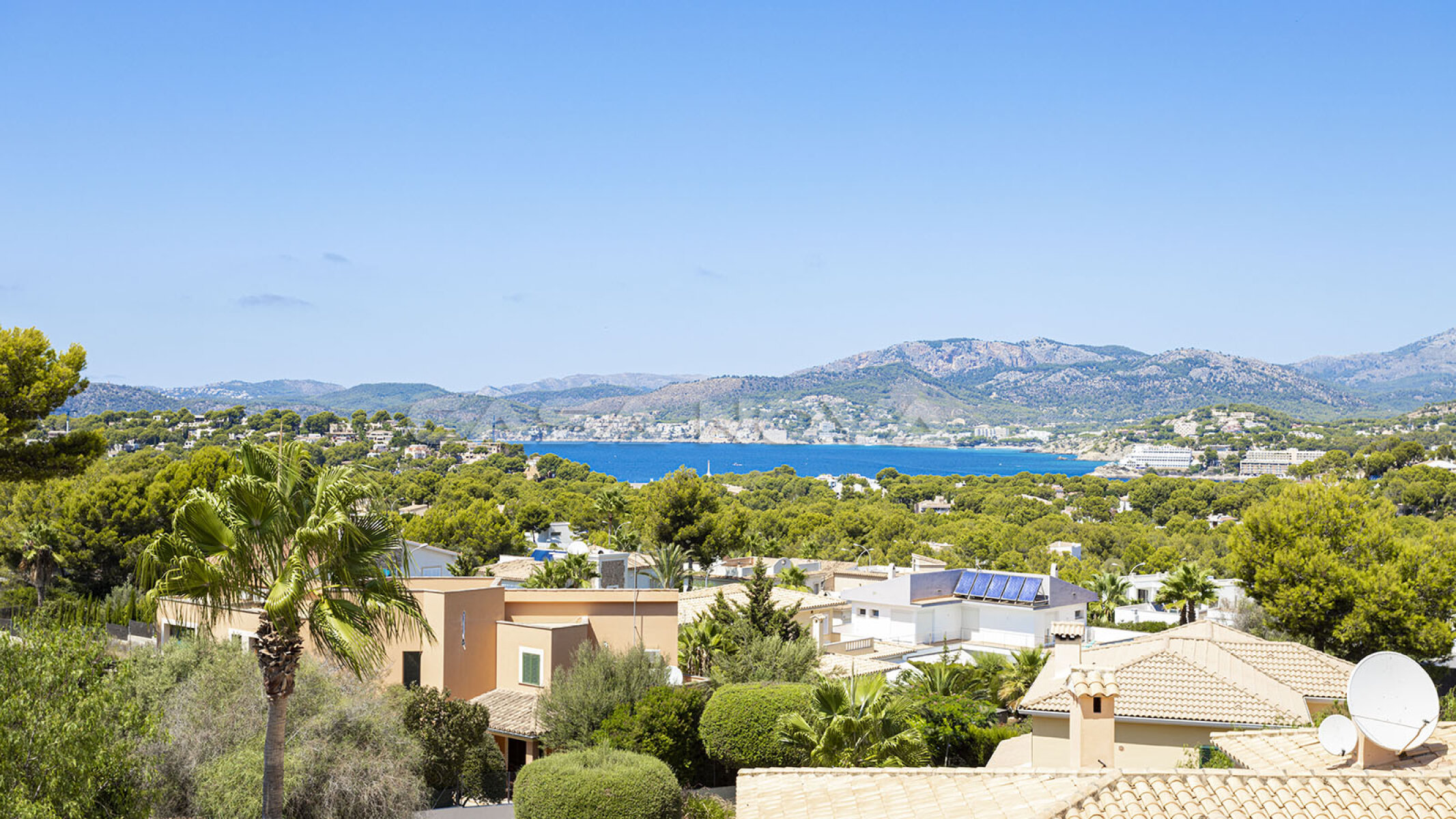 Great panoramic views of the surroundings and the sea 