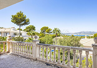 Ref. 2402842 | Atractiva propiedad de inversión con vista al mar en una buena ubicación