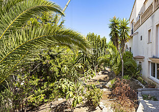 Ref. 2402842 | Atractiva propiedad de inversión con vista al mar en una buena ubicación