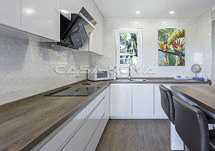 Ref. 2402850 | Modern fitted kitchen with high-quality electrical appliances 