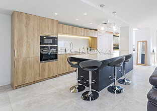 Ref. 1202859 | Ultramodern fitted kitchen with electrical appliances