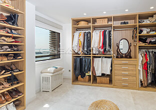 Ref. 1202859 | Large dressing room of the master bedroom
