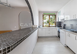 Ref. 1302862 | Bright fitted kitchen with electrical appliances