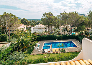 Ref. 1302862 | View from the property to the community pool