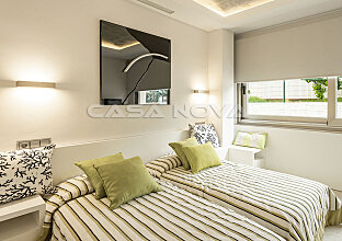 Ref. 2402874 | Gran dormitorio con un elegante mobiliario