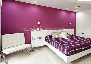 Ref. 2402874 | Elegant bedroom with floor-to-ceiling window fronts