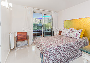 Ref. 1302889 | Large bedroom with bright elements