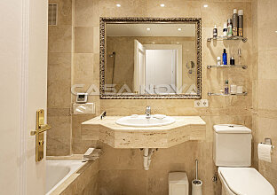 Ref. 1402948 | Mediterranean bathroom with marble elements