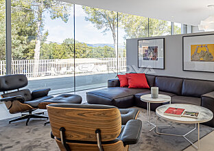 Ref. 2402680 | Moderna sala de estar con grandes ventanales
