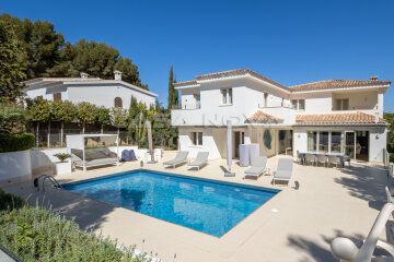 Moderne Mallorca Villa mit Pool fußläufig zum Sandstrand