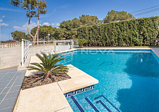 Ref. 2302990 | Encantadora zona de piscina con terraza para tomar el sol 