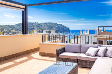 Bright terraced house with partial sea view in preferred residence