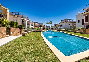 Ref. 2203023 | Complejo residencial mediterráneo con tres piscinas de agua salada