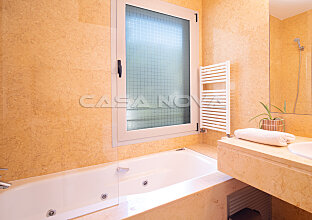 Ref. 2403032 | Mediterranes Badezimmer mit Badewanne