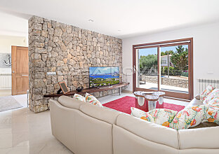 Ref. 2503051 | Modern living room with Mediterranean accents