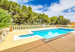 Ref. 2403045 | Preciosa zona de piscina rodeada de terrazas para tomar el sol