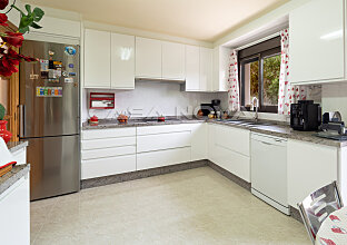 Ref. 2403045 | Top equipped fitted kitchen with sitting area
