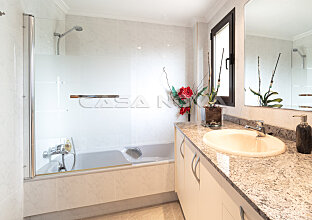 Ref. 2403045 | Encantador baño con bañera